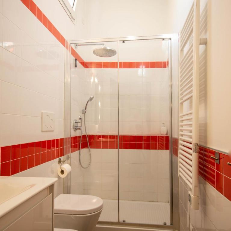Cattaneo 19 Rooms - Camera Matrimoniale Standard con Bagno in Comune - 10