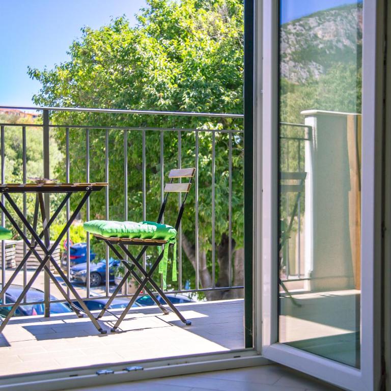 Appartamenti in centro a due passi dal mare - Cala Gonone - Appartamento con 1 Camera da Letto e Balcone - 10