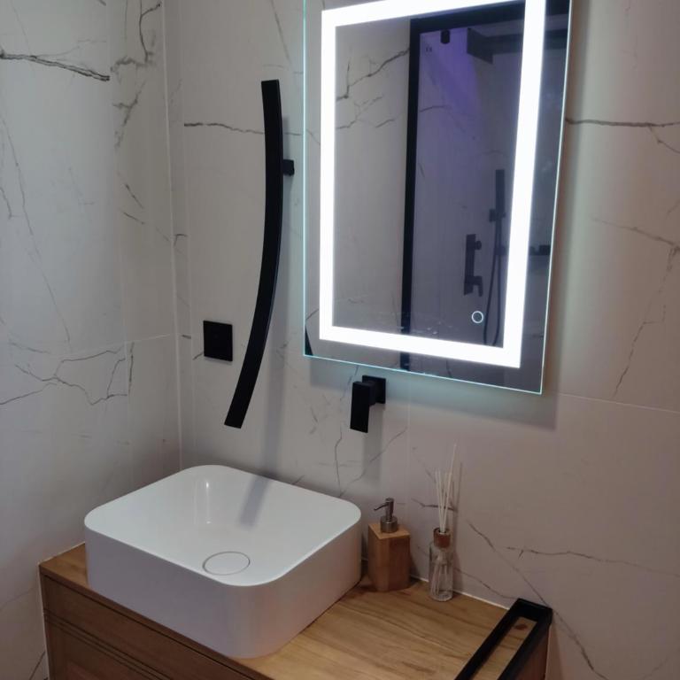 Superbe appartement avec jacuzzi avec jardin privé - Maison 1 Chambre - 9