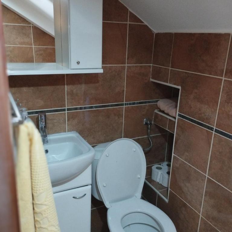 Guest House Maza - Five-Bedroom House - 13