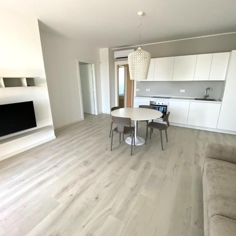 Light Palace 8 - Immobiliare Living - Appartamento con 2 Camere da Letto - 1