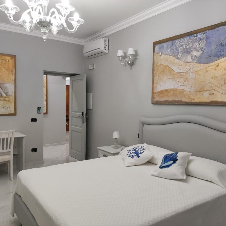 Lipari Suite B&B - Camera Familiare con Vista Interna - 8