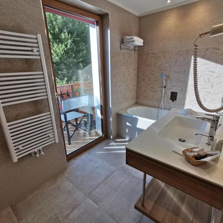 Hotel Cesa Tyrol - Suite con Vista Montagna - 3