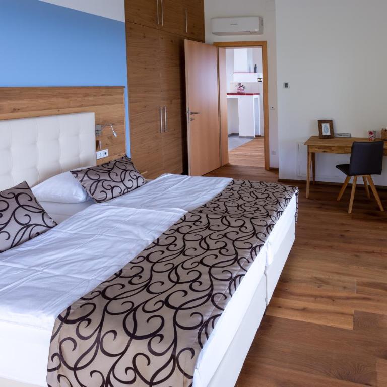 Greim15 --- ganzes Ferienhaus mit Fernsicht, Pool, Wellness - Three-Bedroom Home - 28