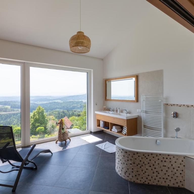 Greim15 --- ganzes Ferienhaus mit Fernsicht, Pool, Wellness - Three-Bedroom Home - 25