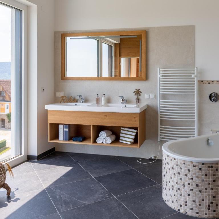 Greim15 --- ganzes Ferienhaus mit Fernsicht, Pool, Wellness - Three-Bedroom Home - 22