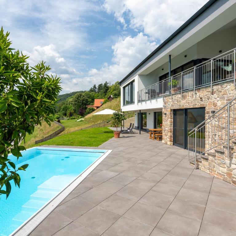Greim15 --- ganzes Ferienhaus mit Fernsicht, Pool, Wellness - Three-Bedroom Home - 8