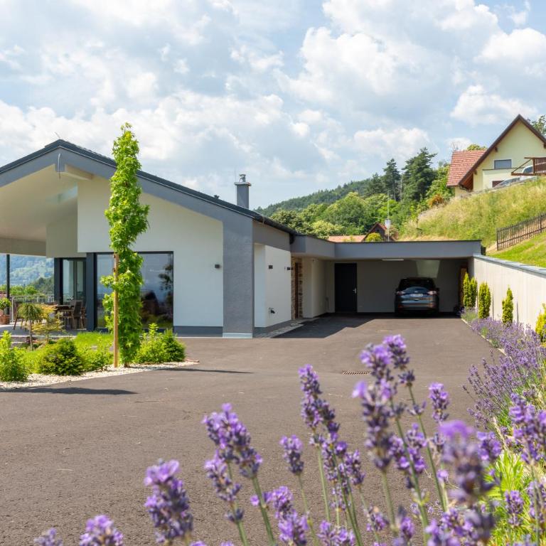 Greim15 --- ganzes Ferienhaus mit Fernsicht, Pool, Wellness - Three-Bedroom Home - 7
