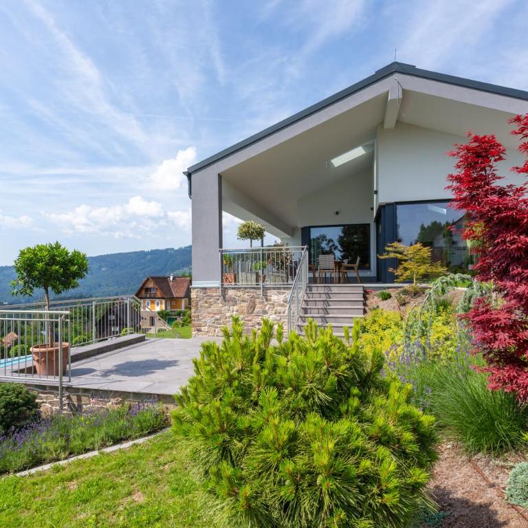 Greim15 --- ganzes Ferienhaus mit Fernsicht, Pool, Wellness - Three-Bedroom Home - 4