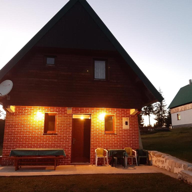 House in forest - Three-Bedroom House - 6