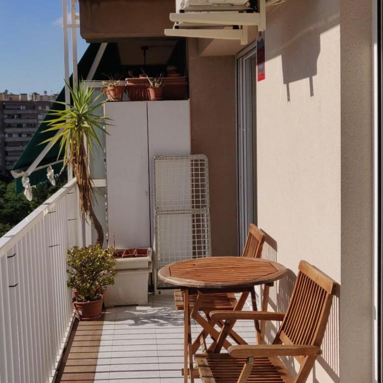 Large Apartment near FIRA and City Center - Apartamento - 3
