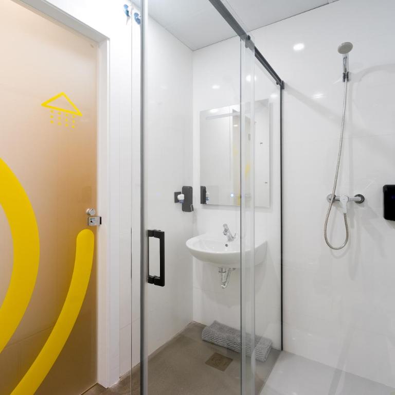 Konk Hostel - Habitación adaptada para personas con movilidad reducida - Cama grande - 4