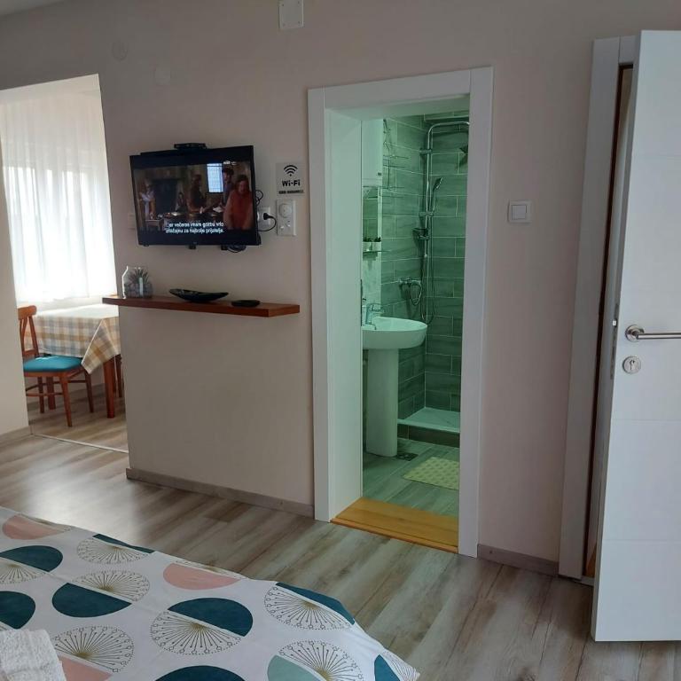 Apartmani MALINA - Porodična Soba sa Terasom - 8