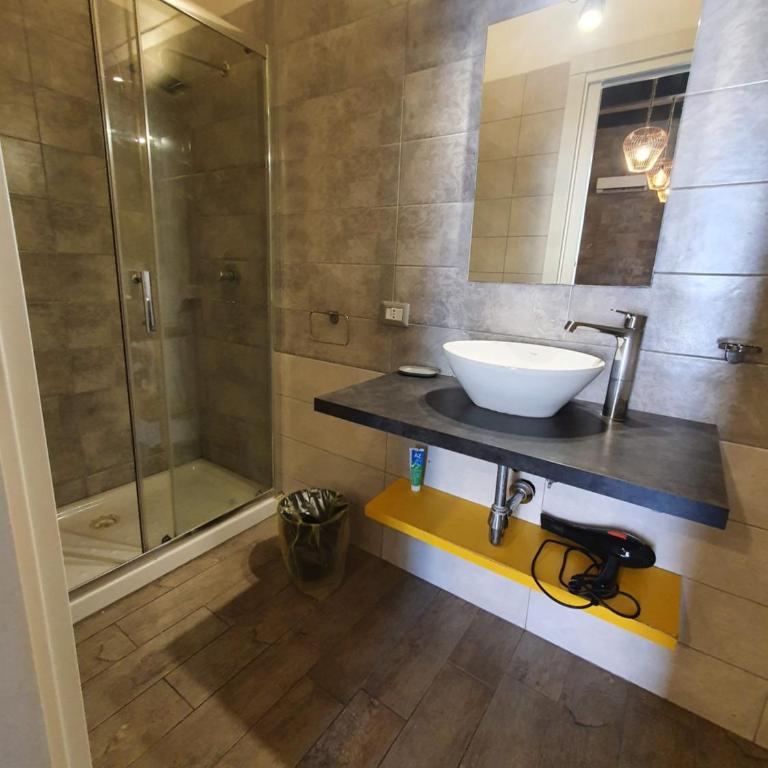 EmyJo Central B&B - Camera Quadrupla con Bagno Privato - 16