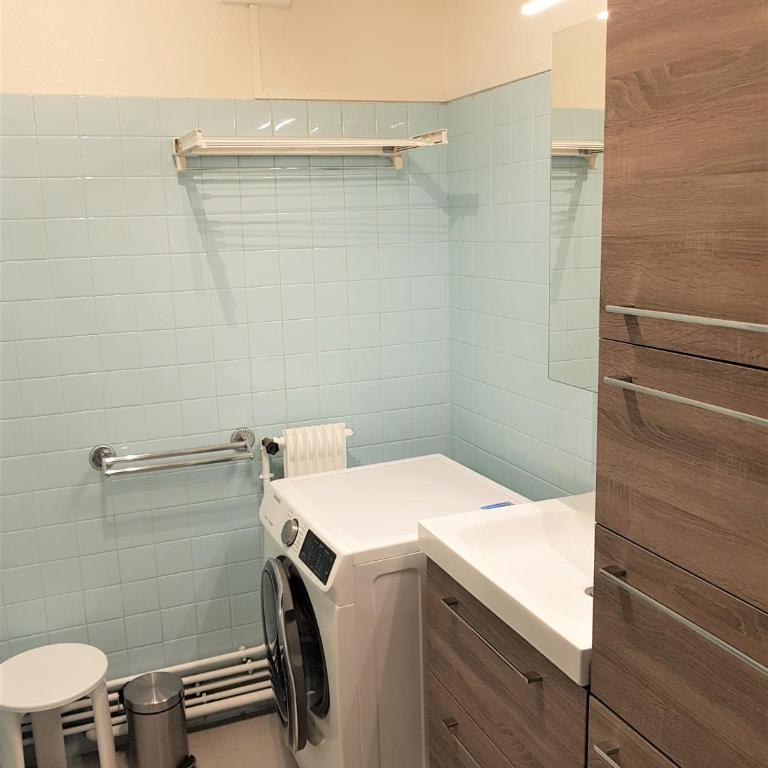 SUNNY DAYS - App 60 m2 avec balcon, 4 pers, 3e étage, au calme et ensoleillé - Appartement - 13