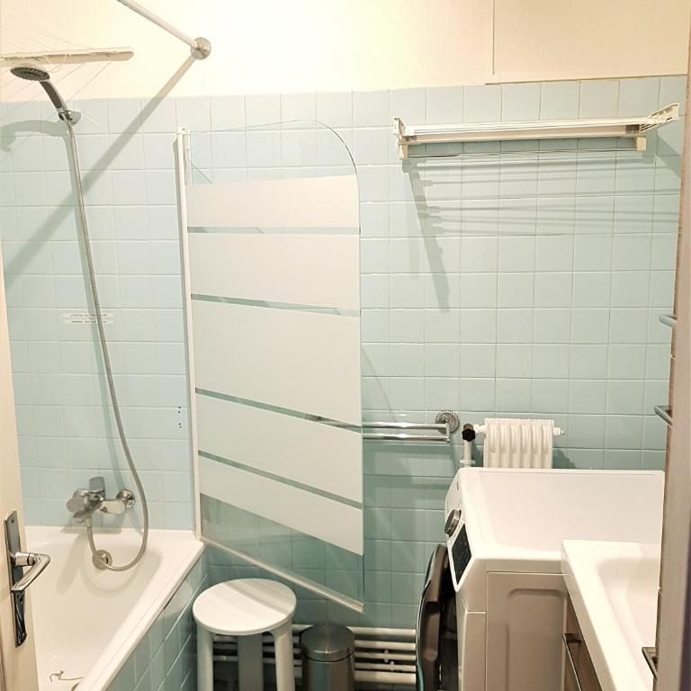 SUNNY DAYS - App 60 m2 avec balcon, 4 pers, 3e étage, au calme et ensoleillé - Appartement - 12