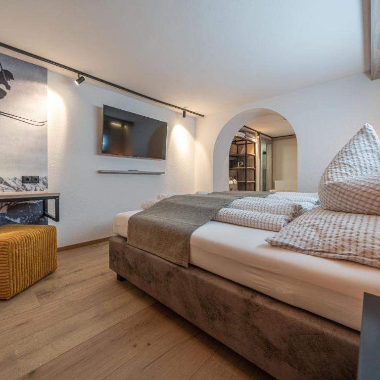 Genusshotel Alpenblick - Deluxe Doppelzimmer mit Zustellbett - 1