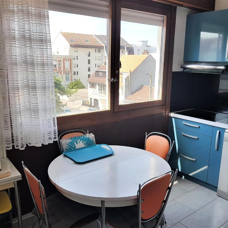 SUNNY DAYS - App 60 m2 avec balcon, 4 pers, 3e étage, au calme et ensoleillé - Appartement - 4