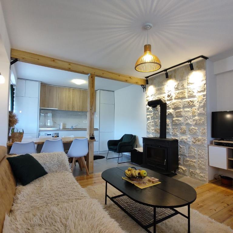 Apartments CENTER OF THE WORLD - Two-Bedroom Apartment - 10