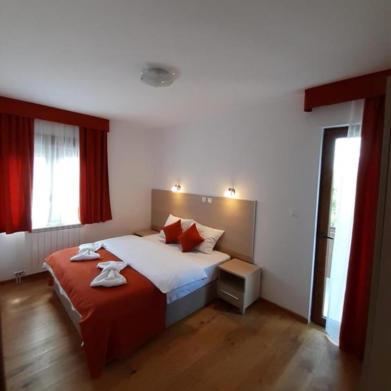 Orange stan - Two-Bedroom Apartment - 11