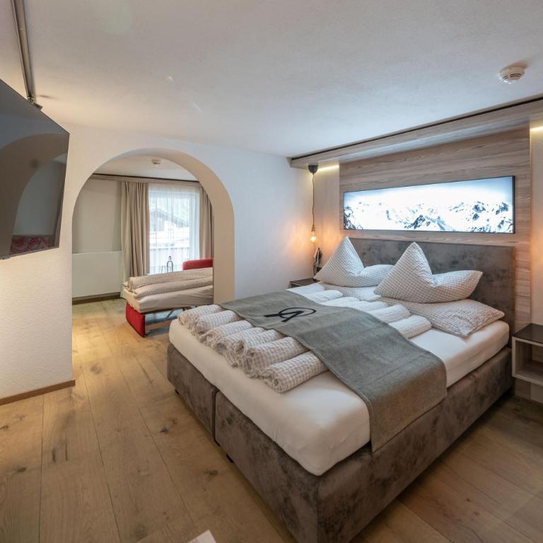 Genusshotel Alpenblick - Deluxe Doppelzimmer mit Zustellbett - 4