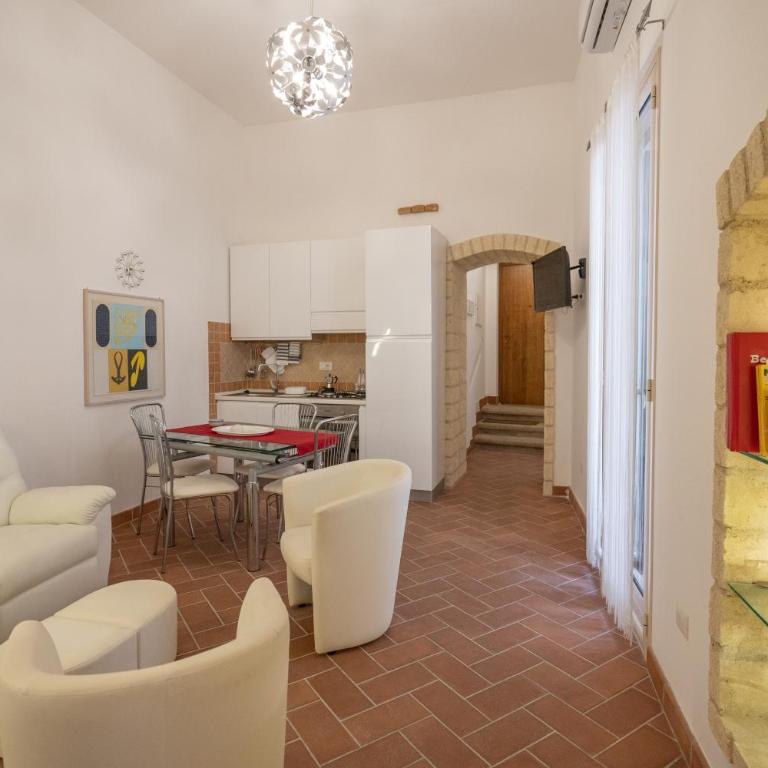 La Piazzetta Historic Center Apartment - Appartamento con 2 Camere da Letto - 2