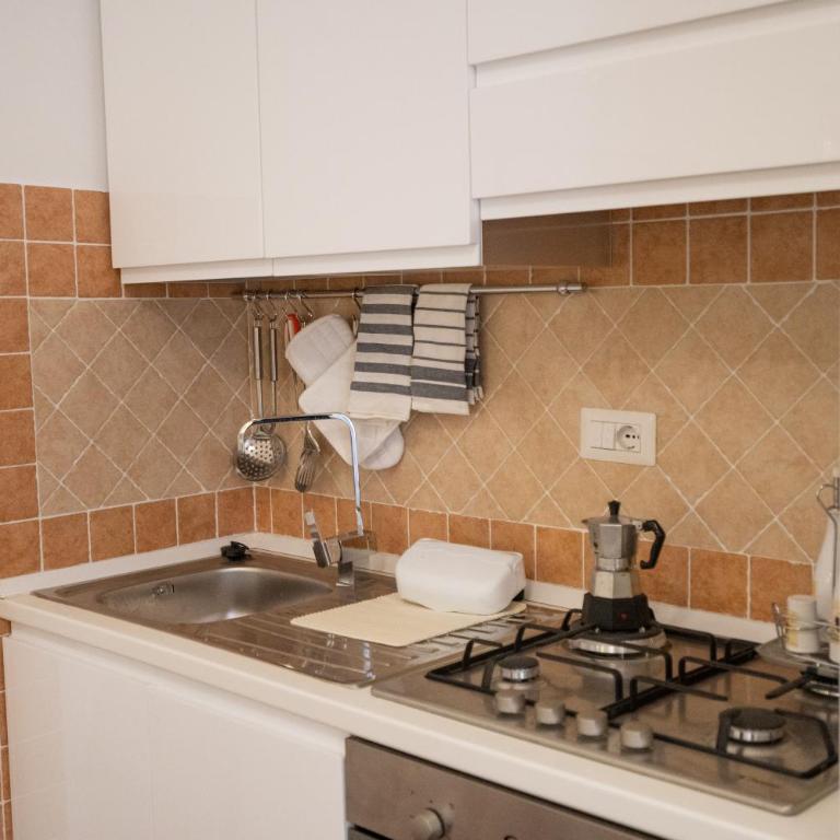 La Piazzetta Historic Center Apartment - Appartamento con 2 Camere da Letto - 8