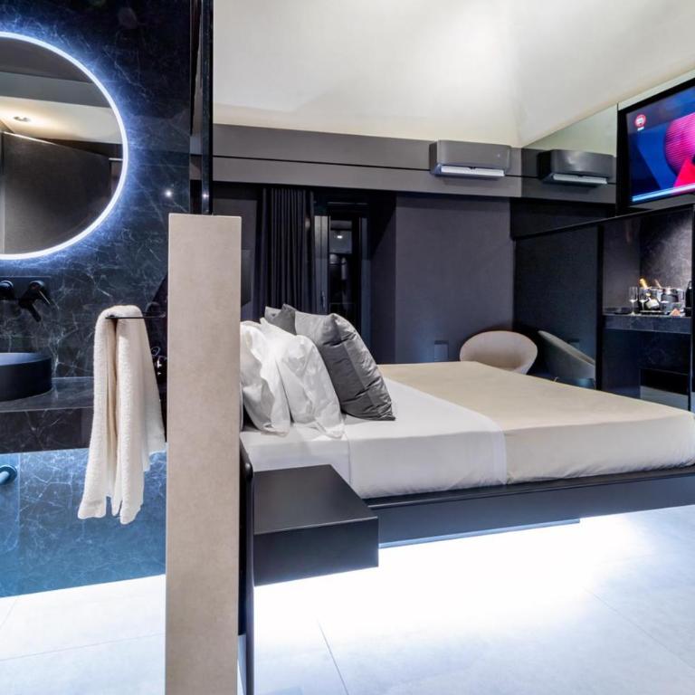 4 Suites " unconventional living rooms " - Queen Room with Spa Bath - 6