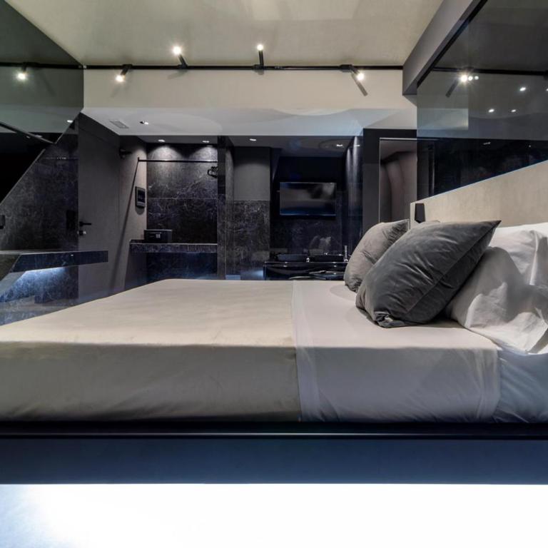 4 Suites " unconventional living rooms " - Queen Room with Spa Bath - 5