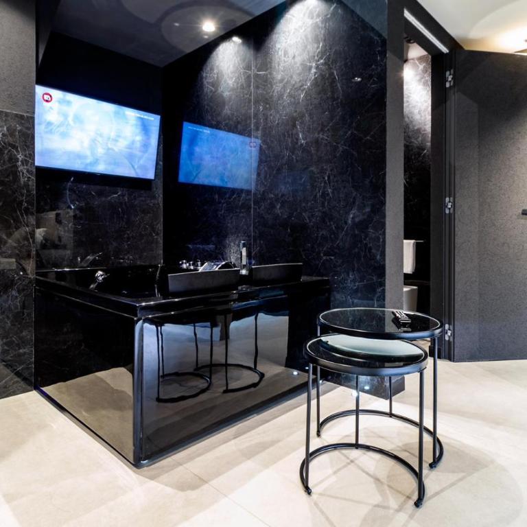 4 Suites " unconventional living rooms " - Queen Room with Spa Bath - 12