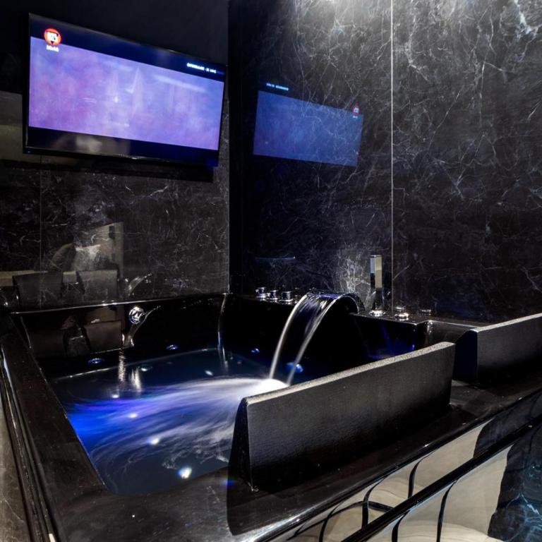 4 Suites " unconventional living rooms " - Queen Room with Spa Bath - 13