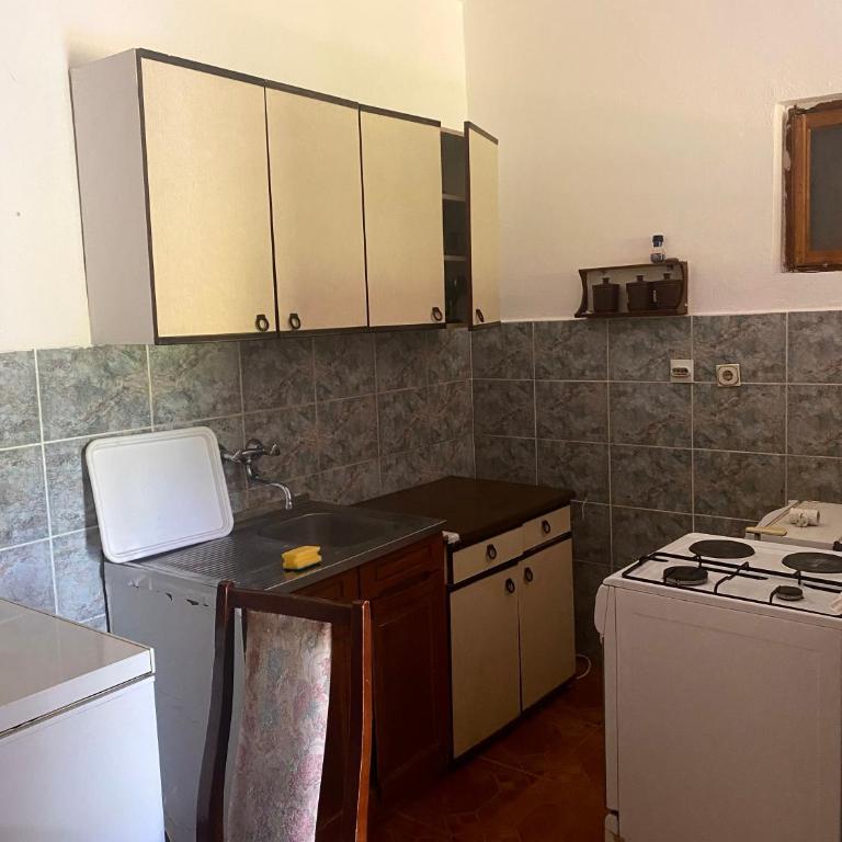 Sunny Villa Apartments - Četvorokrevetna Soba sa Kupatilom - 4