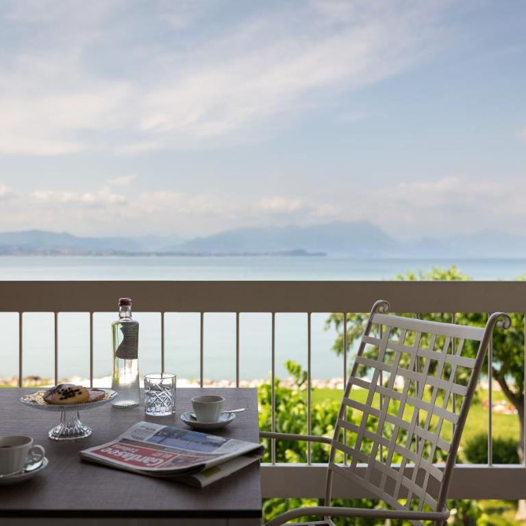 Hotel Aquila D'Oro Desenzano - Camera Tripla Superior con Balcone e Vista Lago - 4
