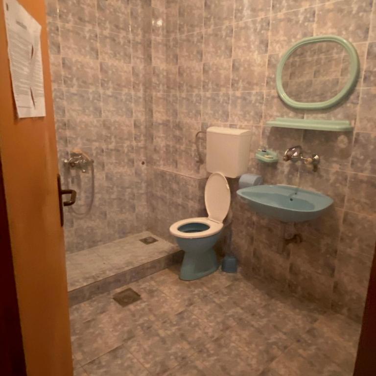 Sunny Villa Apartments - Četvorokrevetna Soba sa Kupatilom - 1