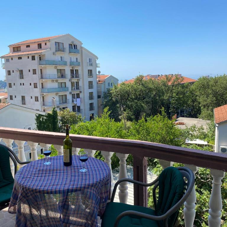 Sunny Villa Apartments - Deluks Dvokrevetna Soba sa Bračnim Krevetom i Bočnim Pogledom na More - 13