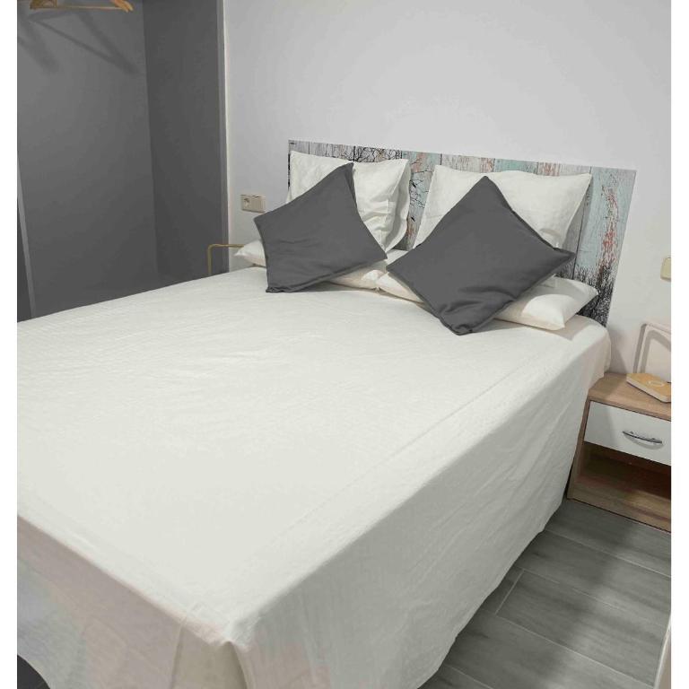 Madrid Villa Suites Bianco - Two-Bedroom Apartment - 2