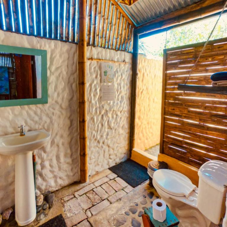 The Mudhouse Hostel Mompiche - Quadruple Room with Private Bathroom - 2
