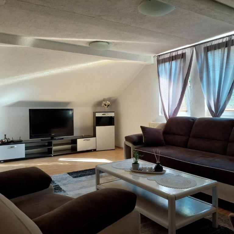 Apartment EM 2 - Apartman sa 3 Spavaće Sobe - 1