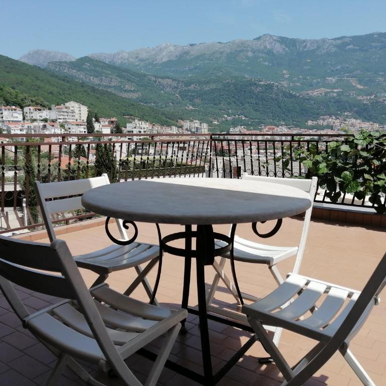 Lovely apartment with big terrace in Budva - Apartman sa 1 Spavaćom Sobom - 1