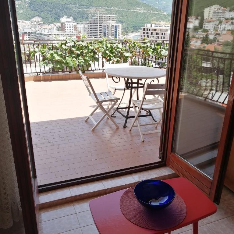 Lovely apartment with big terrace in Budva - Apartman sa 1 Spavaćom Sobom - 6