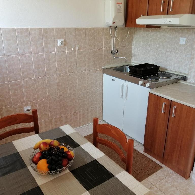 Lovely apartment with big terrace in Budva - Apartman sa 1 Spavaćom Sobom - 9