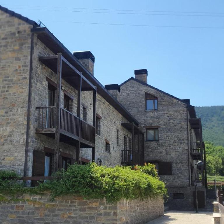 VUT-HU-22-247 Fabuloso Apartamento con vistas a la montaña El Abedul Luga 23 Castiello de Jaca - Appartamento con 2 Camere da Letto - 5