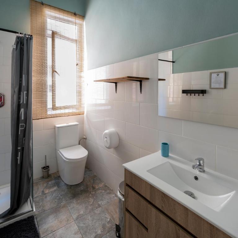 The Venue Hostel Boutique - Standard Double Room with Shared Bathroom - 2