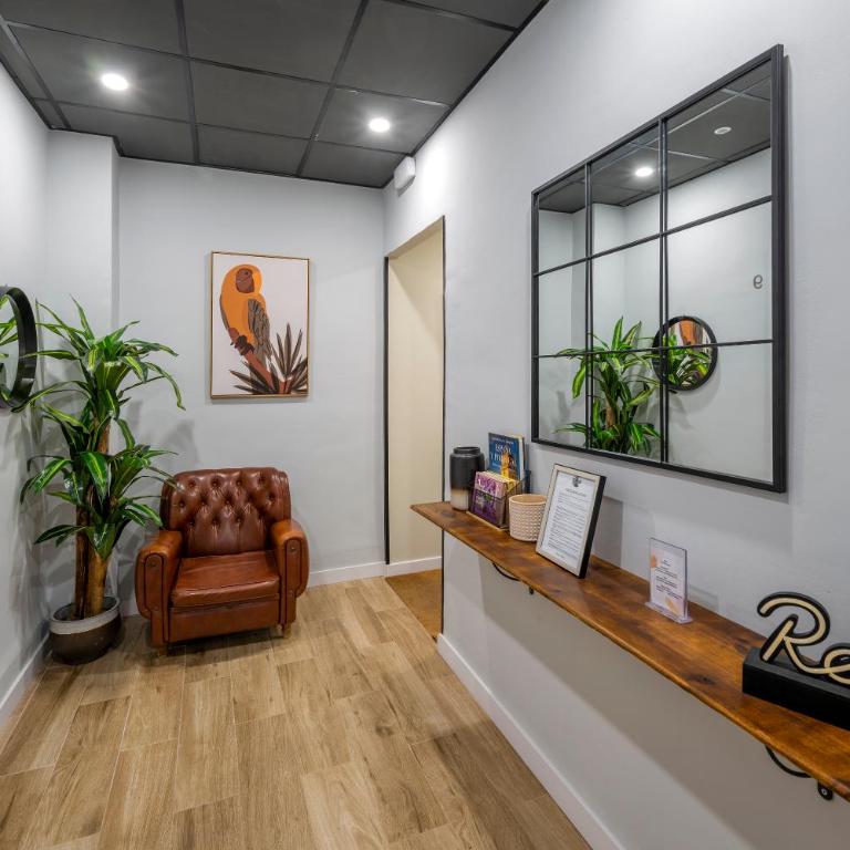 The Venue Hostel Boutique - Double or Twin Room with Shared Bathroom - 2
