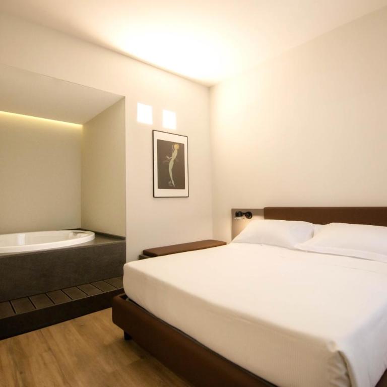 Palazzo Bellocchi - Suites & Apartments - Suite con Vasca Idromassaggio - 13