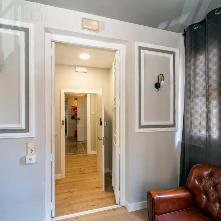 The Venue Hostel Boutique - Deluxe Family Room - 5