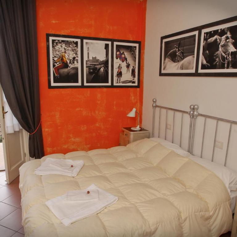 B&B Le Lupe - Camera Matrimoniale con Vista Città - 1