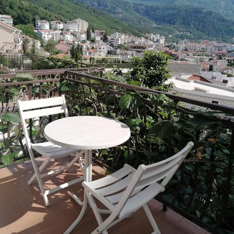 Lovely 2-bedroom apartment in Budva - Apartman sa 2 Spavaće Sobe - 3