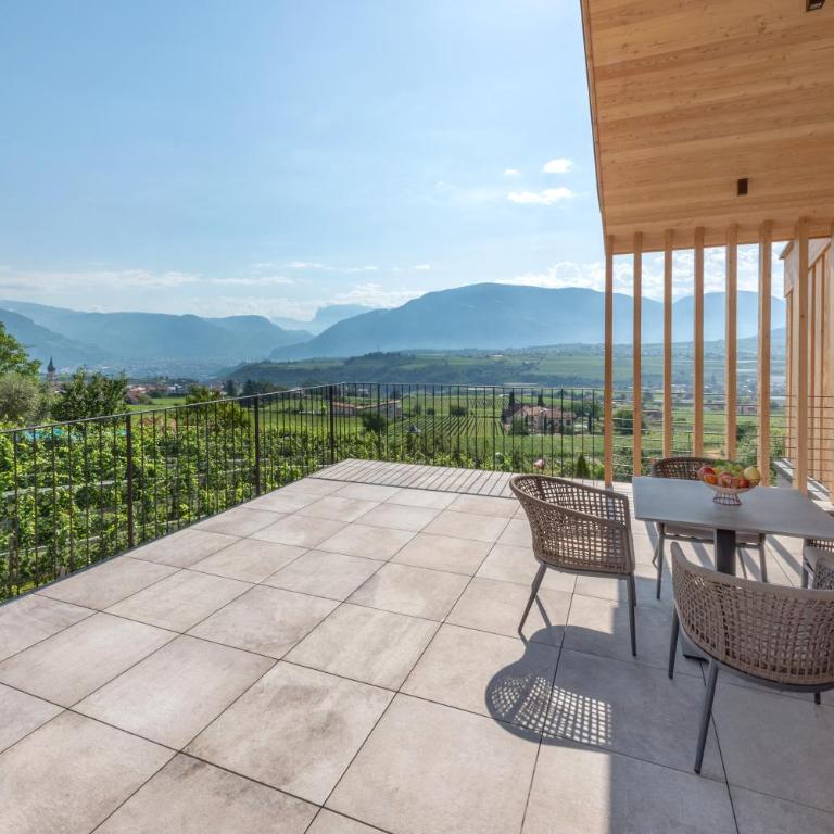 Villa Montis Exclusive Holiday Apartments in Eppan with Spectacular Views of Dolomites and Bolzano Area - Appartamento Attico - 1