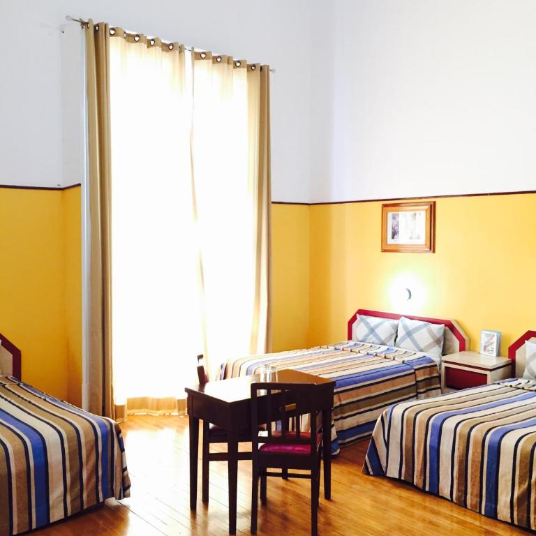 Hotel Isabel - Habitación Cuádruple Confort - 16
